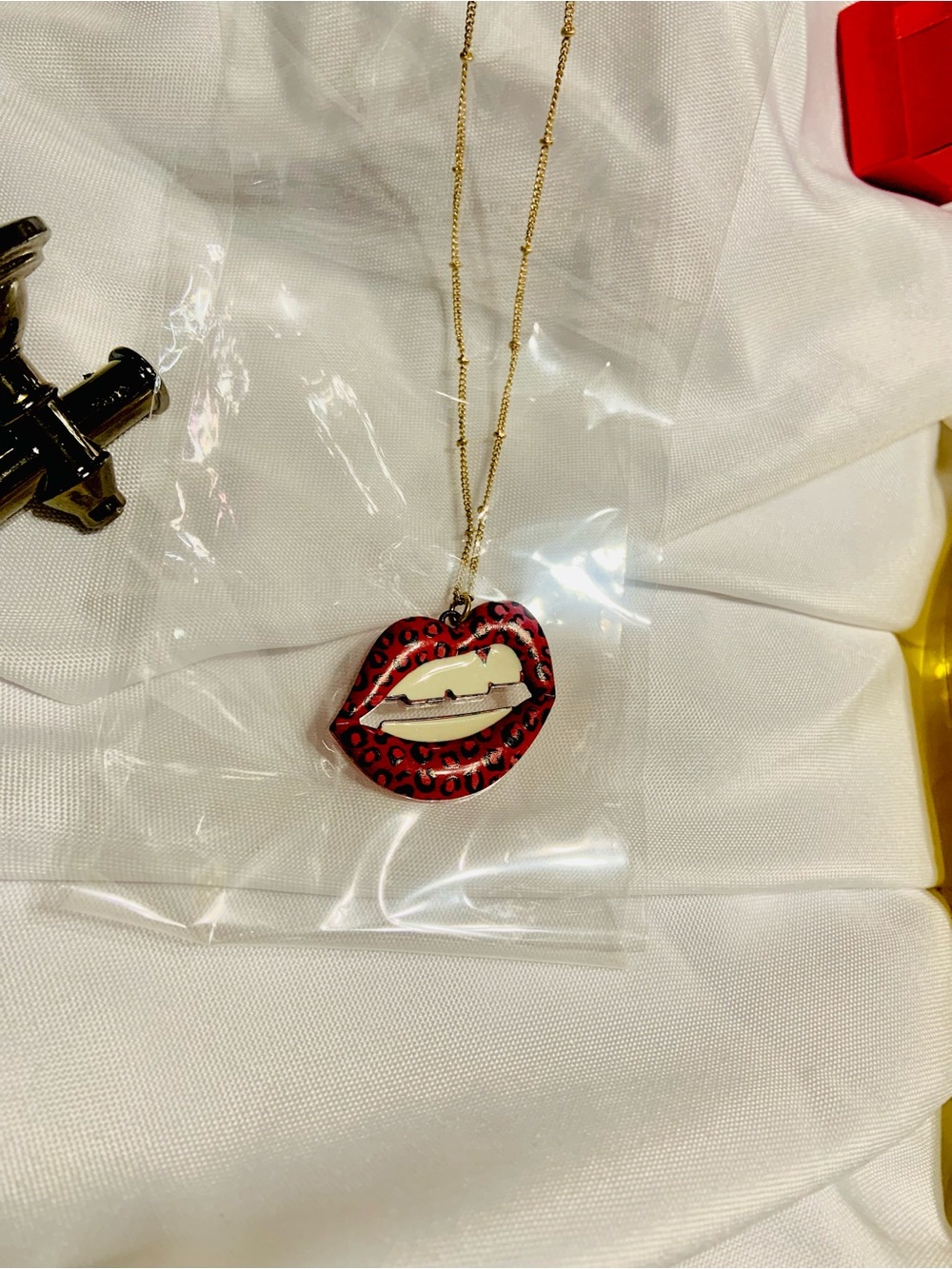 Red Lip Pendant Necklace - Women Jewelry - Picture 3 of 6